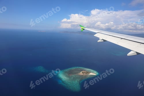 Preview: Airplane wing above the island