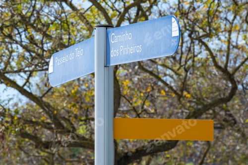 Preview: Direction sign for the Passeio do Tejo and the Pinheiros path in Parque das Nacoes, Lisbon