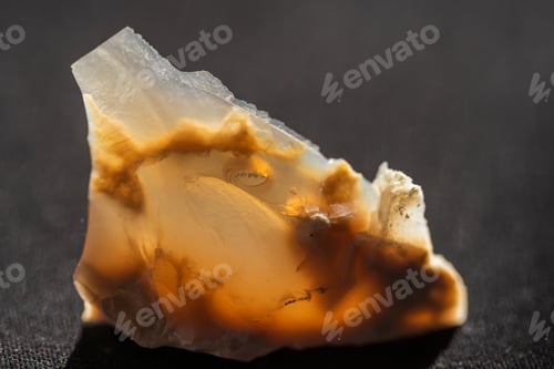 Preview: geologic crystal shard with detailed veins