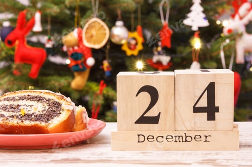Preview: Date 24 December, poppy seeds cake and christmas tree with decoration