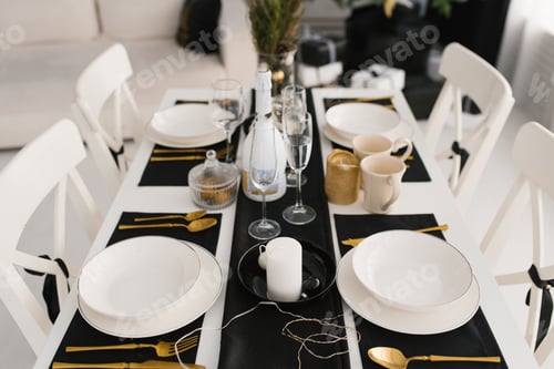 Preview: Black and White Serving of the Festive Dining Table
