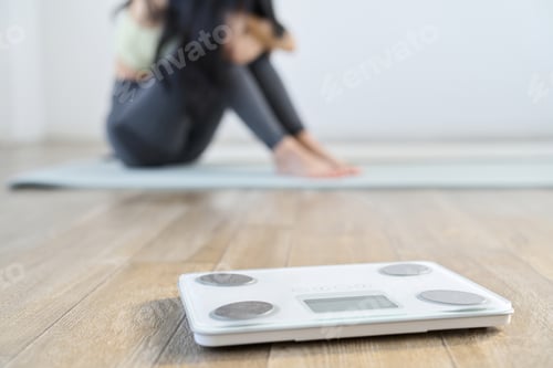Preview: An Asian woman who is depressed because her diet is not going well.