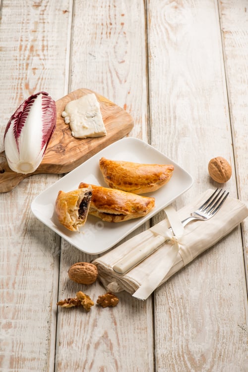 Preview: panzerotti stuffed with gorgonzola cheese and chicory