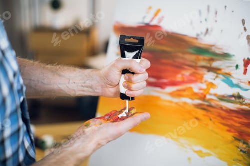 Preview: Talented man applying various paints on hand