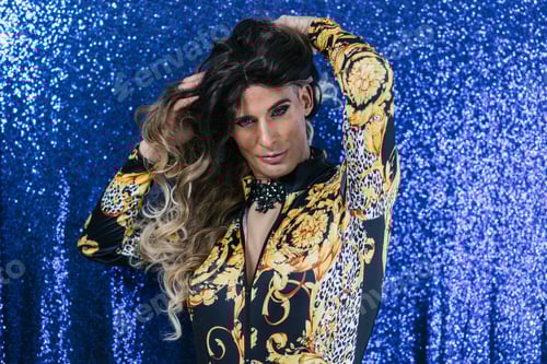Preview: Extravagant drag queen against sparkling background