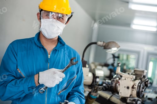 Preview: Portrait of construction worker, electrician or repair technician