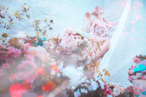 Preview: Blonde doll girl in a toy house