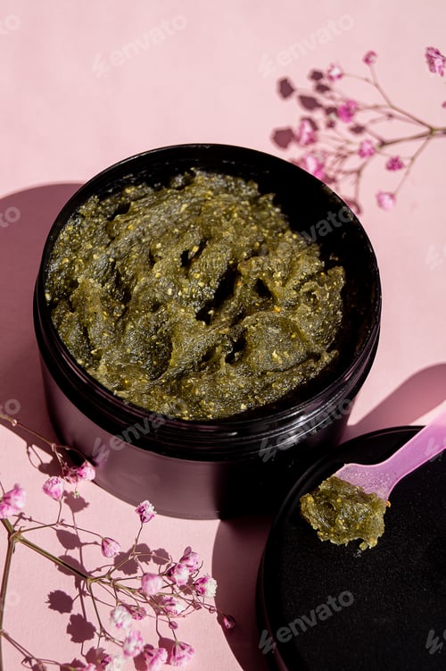 Preview: Exfoliating Scrub Close Up with Pink Flowers