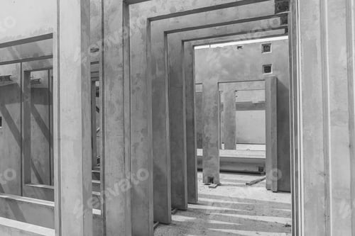 Preview: Geometrically shaped concrete walls and pillars, emphasizing modern architectural design.