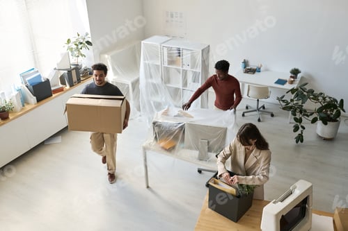 Preview: Business people moving in new office