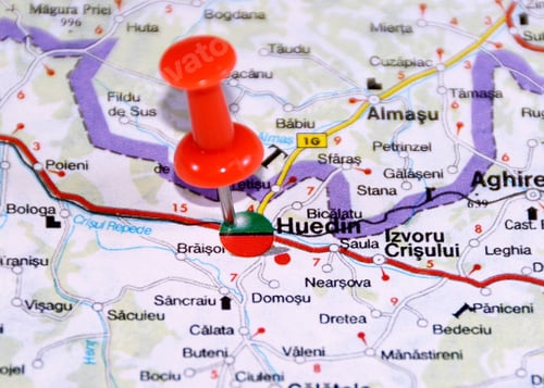 Preview: Closeup shot of Huedin city location in Romania pinned on a map