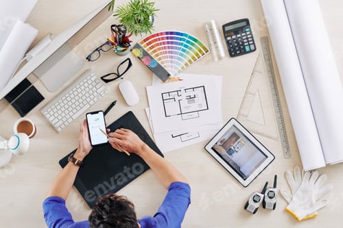 Preview: Interior designer checking smartphone