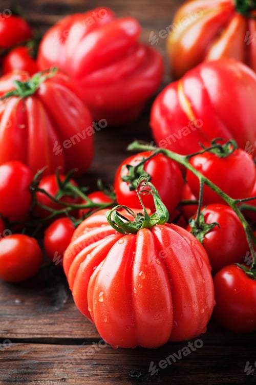Preview: Red sweet tomato on the wooden table