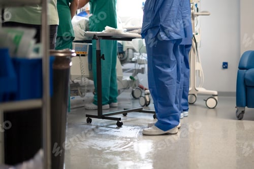 Preview: Medical team working in intensive care unit