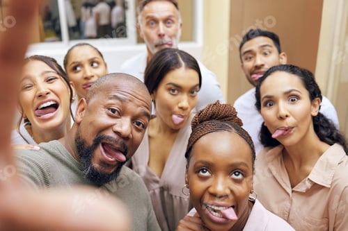Preview: Office fun with business friends