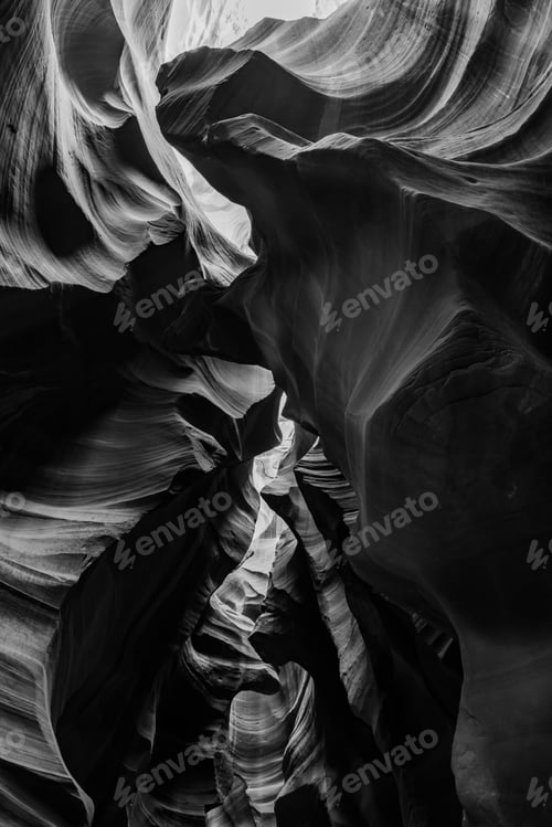 Preview: Vertical greyscale shot of beautiful cliffs in Antelope Canyon, USA