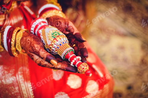 Preview: Indian bride with her sindur pot in her hand