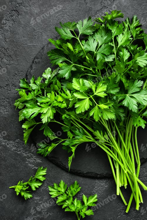 Preview: Fresh parsley bunch, top view