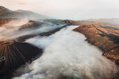 Preview: Cloudy volcano in Indonesia