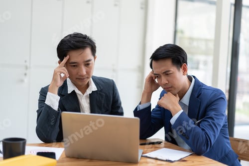 Vista previa: Team of business people feeling stressful and upset, receiving the bad news.