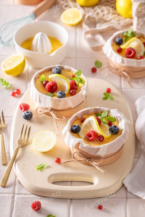 Preview: Sweet lemon curd with cottage cheese and berries.