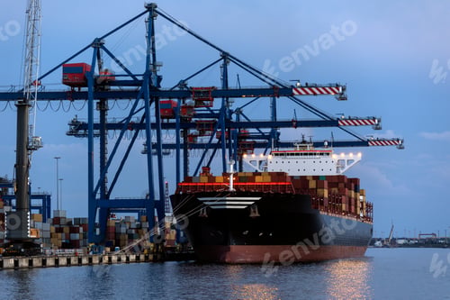 Preview: Shipping - Loading a container ship