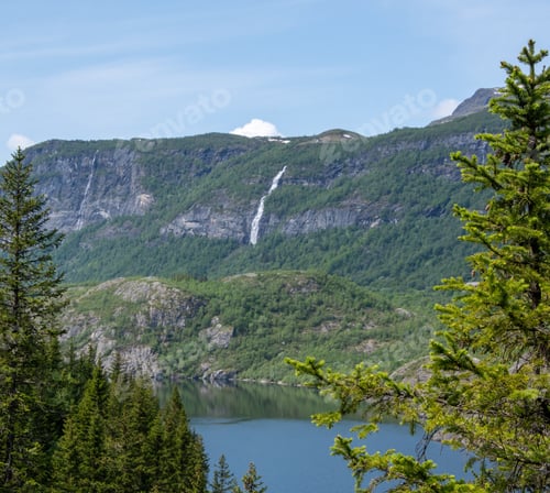 Preview: Landscape photo of lake and mountains