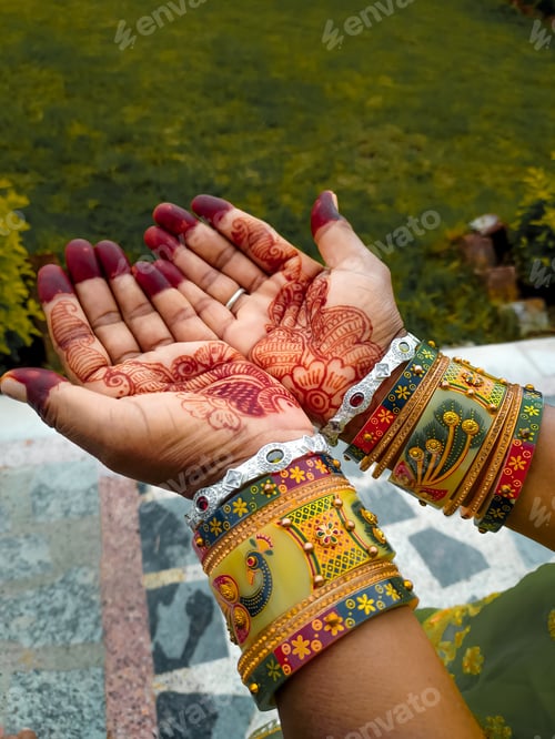 Preview: Indian women hand