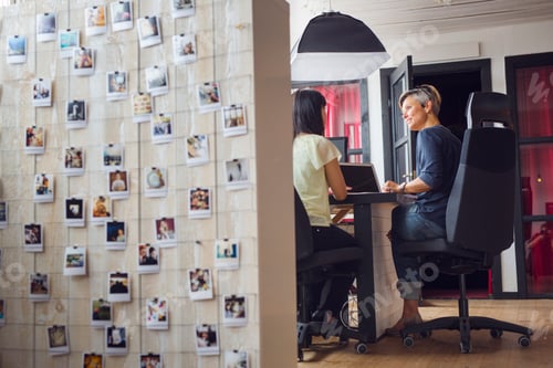 Visualização: Mulheres trabalhando no escritório