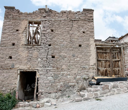 Preview: abandoned old stone house