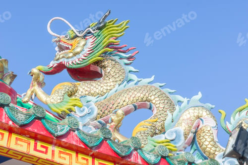 Preview: Dragon sculpture on the temple