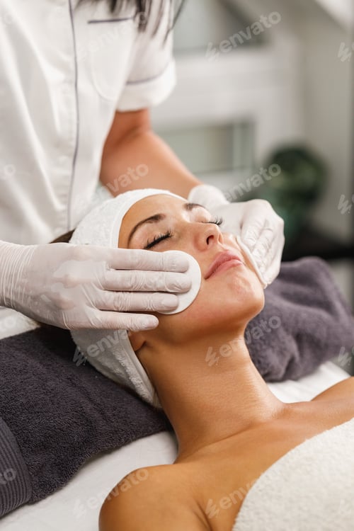 Preview: Woman On A Facial Treatment At The Beauty Salon