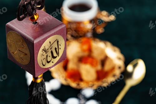 Preview: Muslim amulet of bordeux color on rope