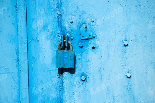 Preview: Padlock and door