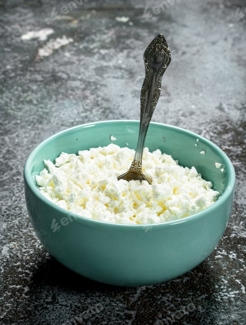 Preview: Cottage cheese and natural cow milk.