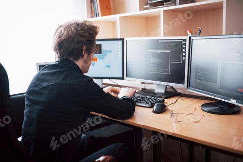 Preview: The young dangerous hacker breaks down government services by downloading sensitive data