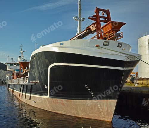 Preview: Boats in the harbour