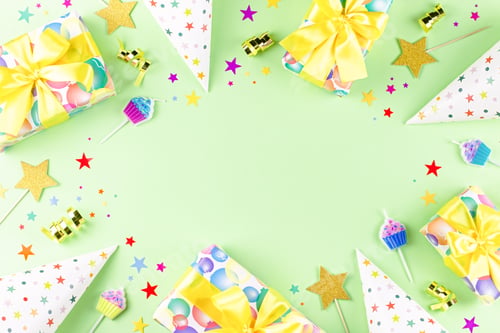 Preview: Birthday flat lay with copy space on green