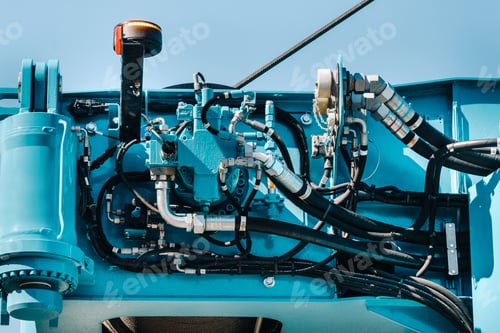 Preview: There are many hydraulic hoses and a hydraulic crane lifting control system.Crane engine control