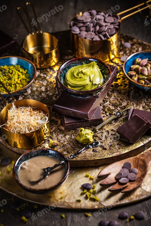 Vorschau: Zubereitung hausgemachter Dubai-Schokolade mit Zutaten