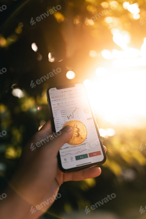 Preview: Bitcoin and charts in smartphone In hand