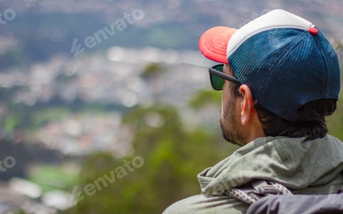 Preview: man-with-cap-and-glasses