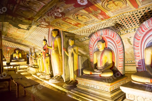 Preview: Ancient golden statues in buddha temple on Ceylon