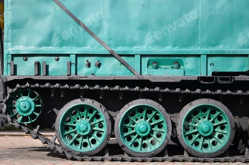Preview: Side view of the vehicle on a caterpillar track with black tracks and green wheels