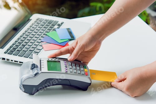 Preview: Credit card payment with EDC machine or credit card terminal.