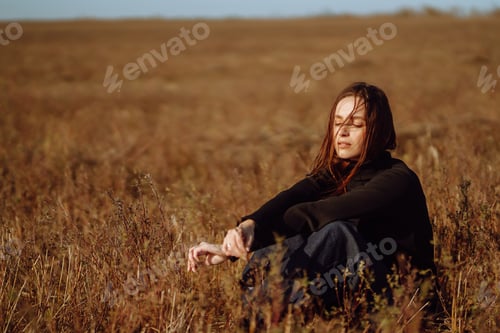 Preview: Stylish young woman posing in a field. Fashion, glamour, lifestyle concept. Autumn.