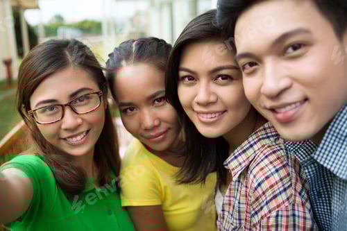 Preview: Students taking selfie