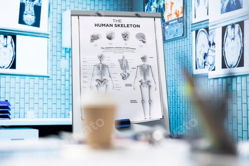 Vista previa: Empty office in a private clinic designed with x ray machine and modern gear