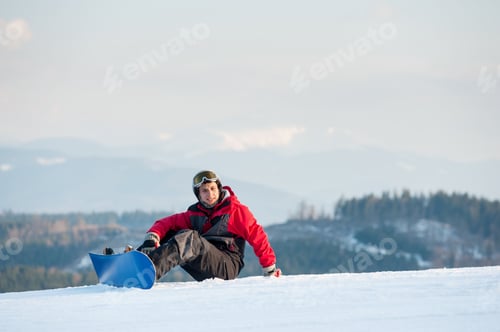 Preview: Male boarder on his snowboard at winer resort