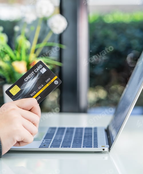 Preview: Woman hands holding a credit card for online shopping